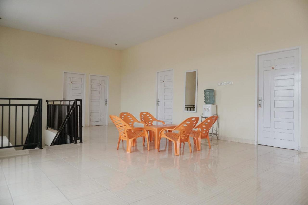 Oyo 1394 Rumaisa Homestay Syariah Pekanbaru Exterior photo